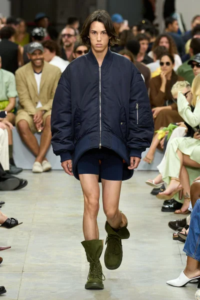 Look 48